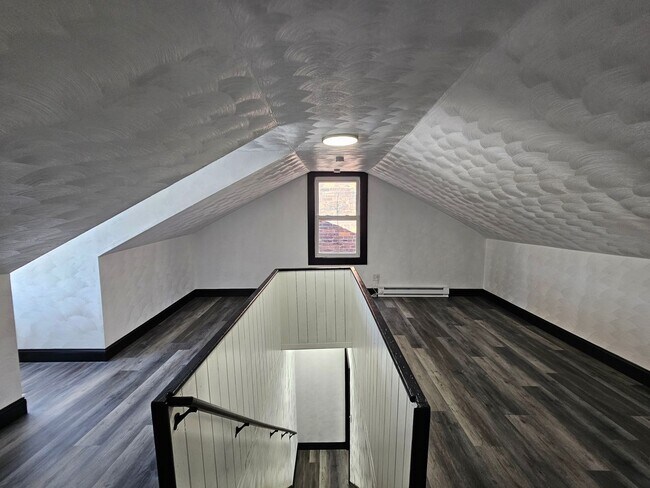 Building Photo - Fully Updated 3 bedroom 1 bath house for rent in the South Side Flats