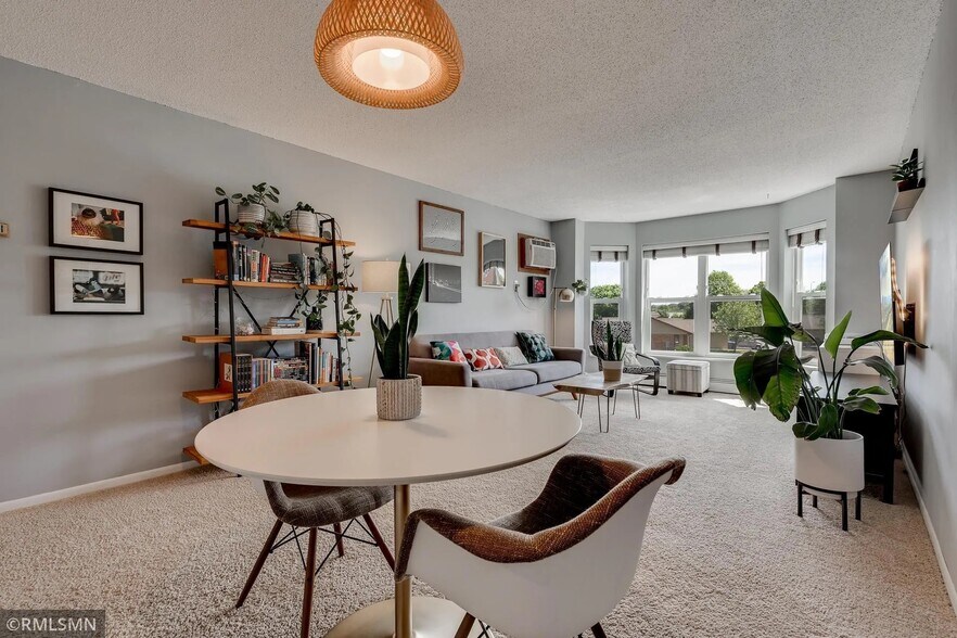 Building Photo - 720 3rd Ave NE