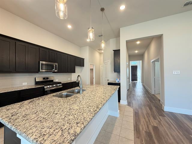 Building Photo - 613 Taylor Dr