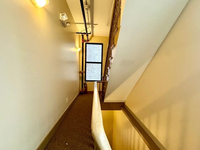 Building Photo - 641 Walnut St