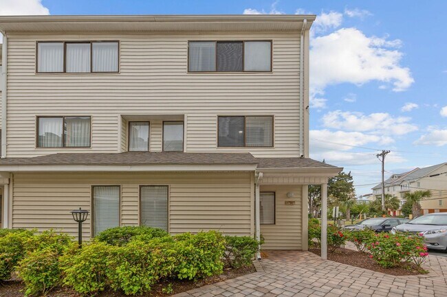 Building Photo - All Inclusive Seasonal Rental Available October 1st, 2025-March 31st 2026!