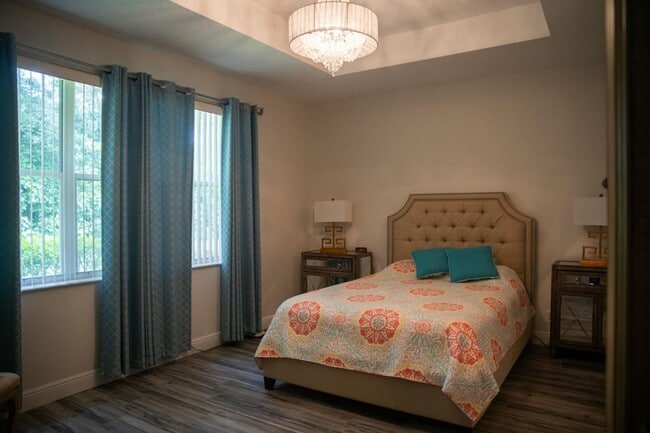 Building Photo - 9825 Mantova Dr