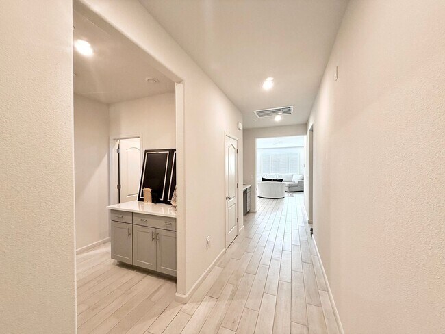 Building Photo - Newer Build 3 Bedroom Home