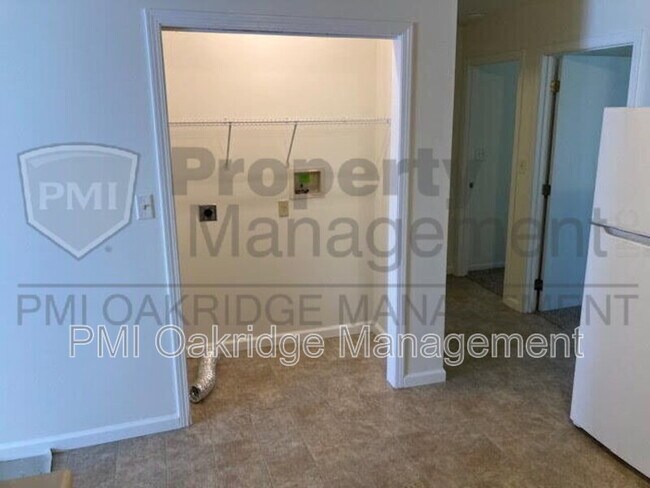 Building Photo - 753 Campbell Rd