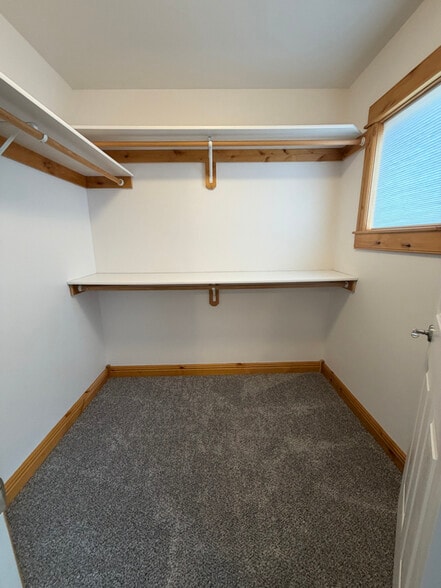 Building Photo - 905 Saxon Way