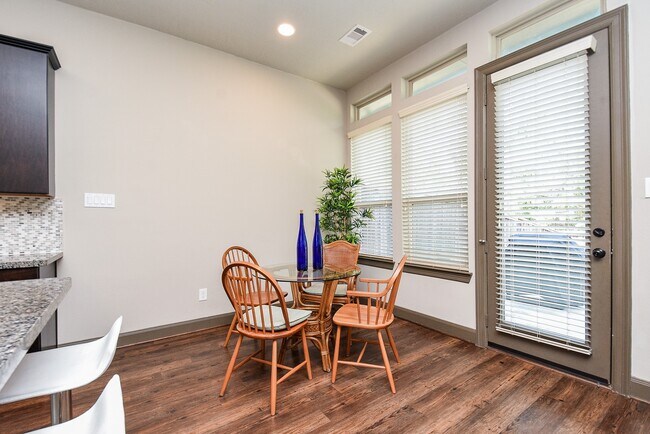 Building Photo - 78 Aventura Pl