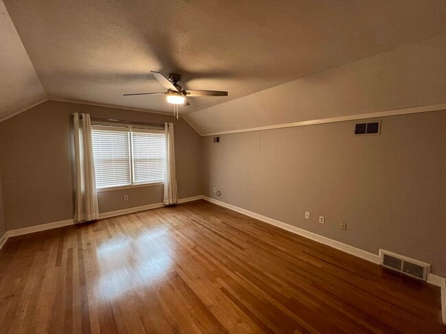 Building Photo - 5702 Buxbriar Ave