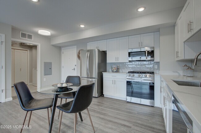 Building Photo - 258 Morris Ave