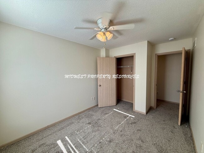 Building Photo - Highly Desired 3 Bd End Unit For Lease