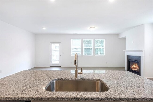 Building Photo - 5740 Thornton Dr