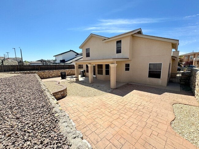 Building Photo - West El Paso 3bed 2.5bbath refrig A/C Home