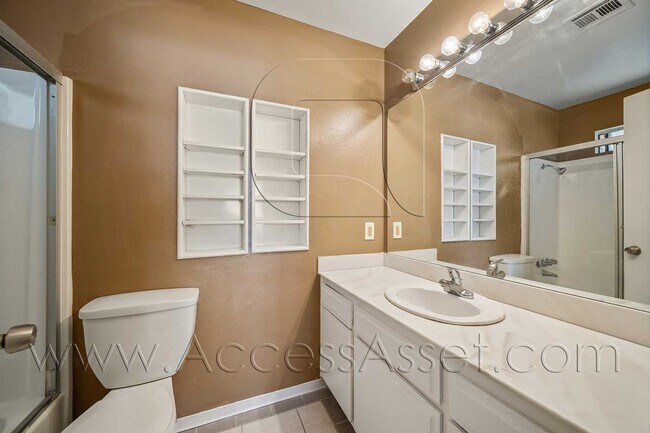Building Photo - 52585 Avenida Velasco