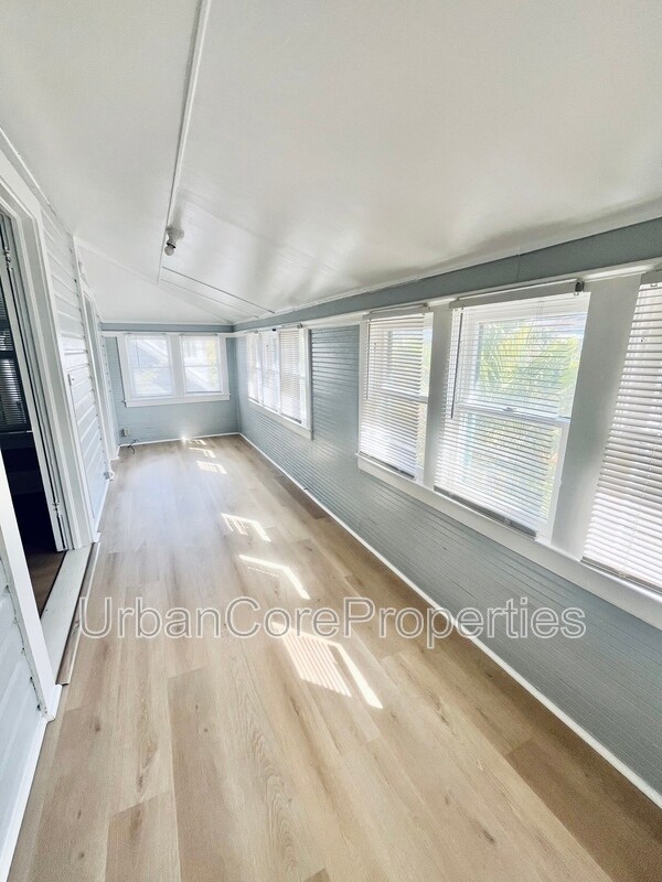 Building Photo - 235 7th Ave N