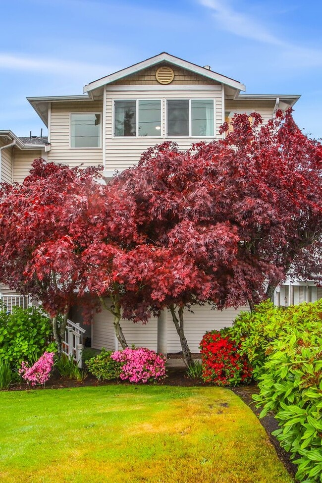 Primary Photo - Updated Townhouse in Lynnwood-with Garage ...