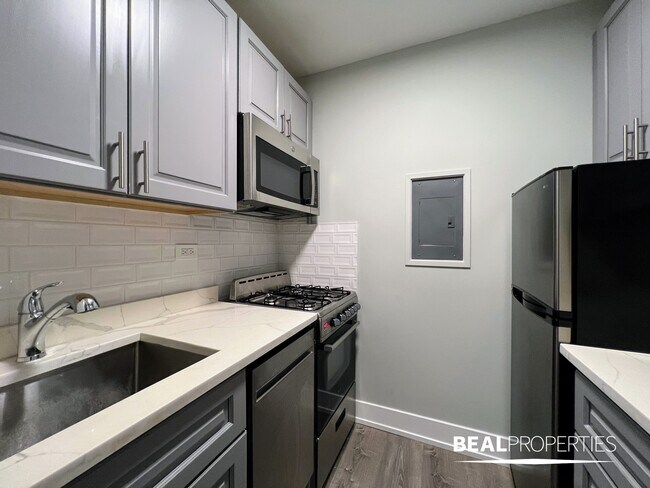 Building Photo - 505 W Belmont Ave