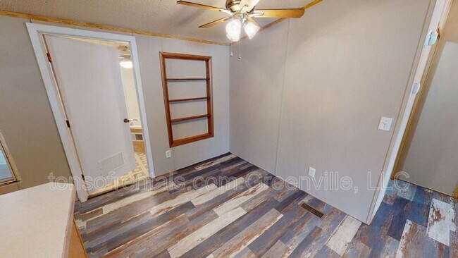 Building Photo - 202 Bunker Ct