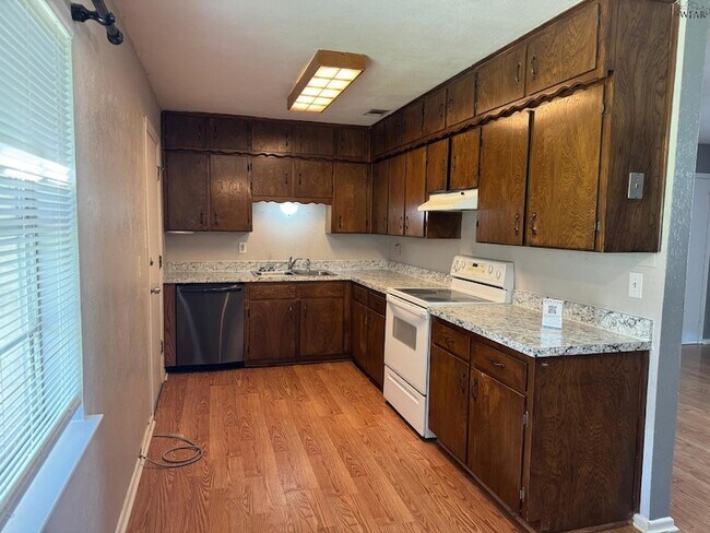 Building Photo - 801 Park Plaza Dr