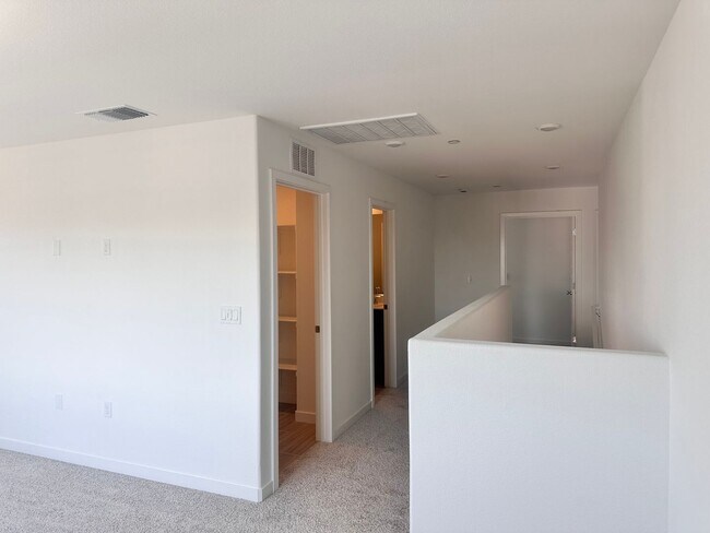 Building Photo - 1/2 off first full months rent with possession by 4/17/2026