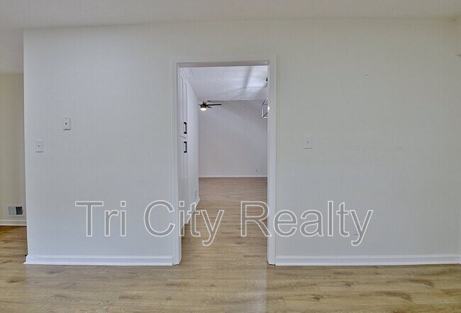 Building Photo - 150 Drennan Dr