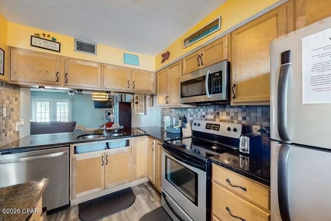 Building Photo - 8013 Beach Dr