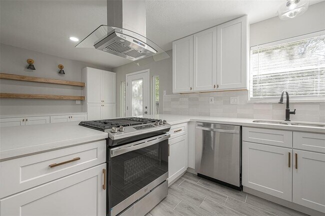 Building Photo - 6 N Waxberry Rd