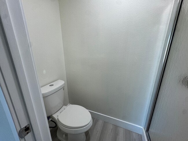 Building Photo - Fully renovated Condo