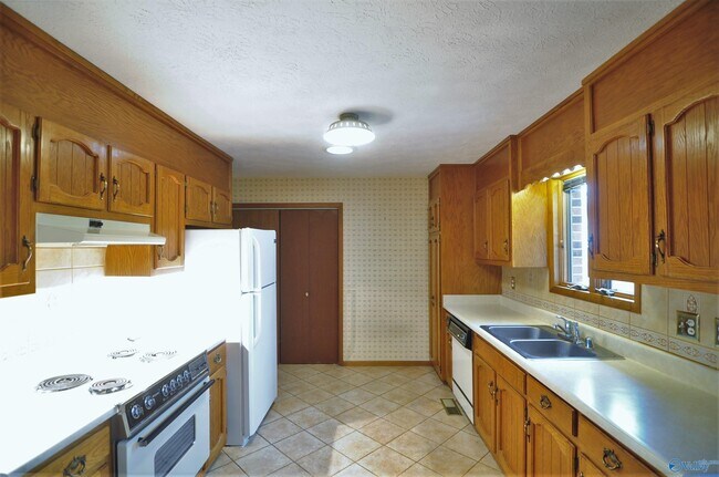 Building Photo - 1071 Sandy Springs Rd NW
