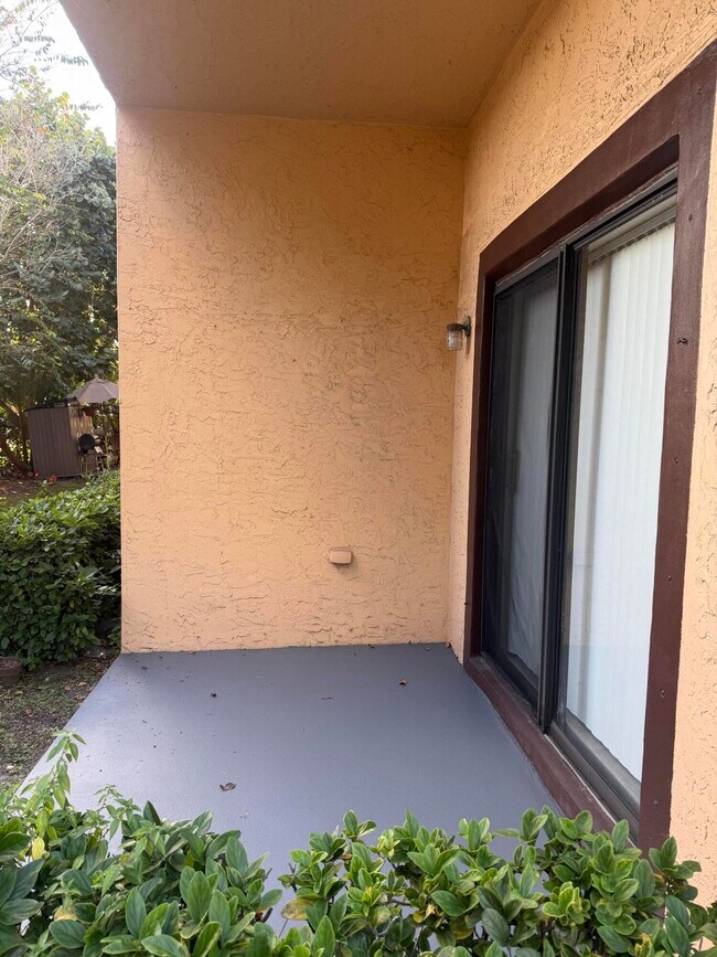 Building Photo - 5961 Forest Hill Blvd