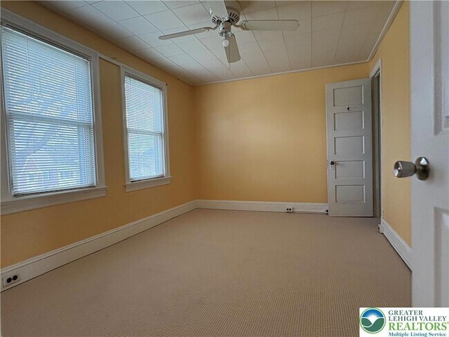 Building Photo - 754 E Washington Ave