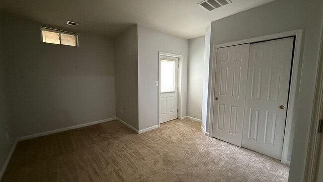 Building Photo - River Oaks Townhouse