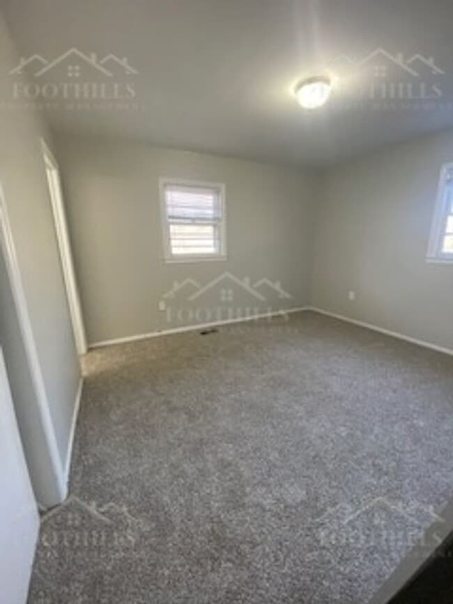 Building Photo - 1010 Belhaven Rd