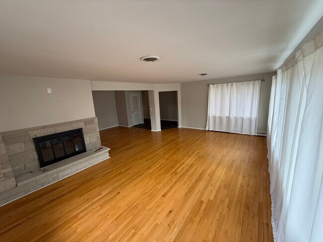 Building Photo - 3336 Overland Pass