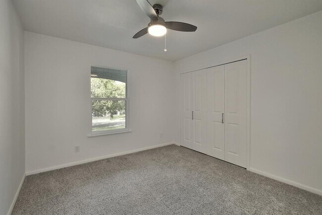 Building Photo - 7204 Hartnell Dr