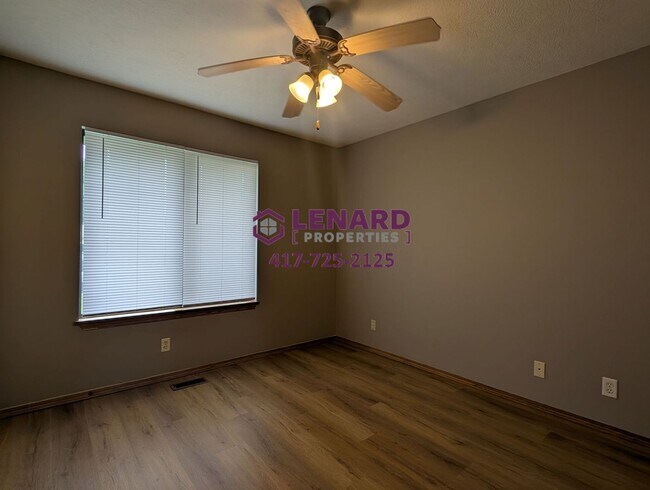 Building Photo - Spacious 3 Bedroom Home!