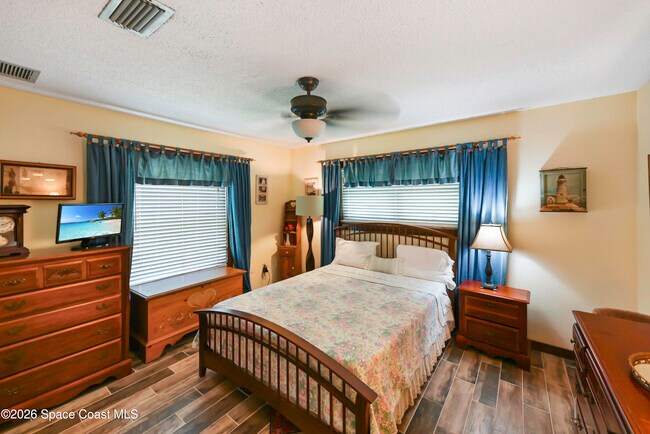 Building Photo - 2230 Sykes Creek Dr