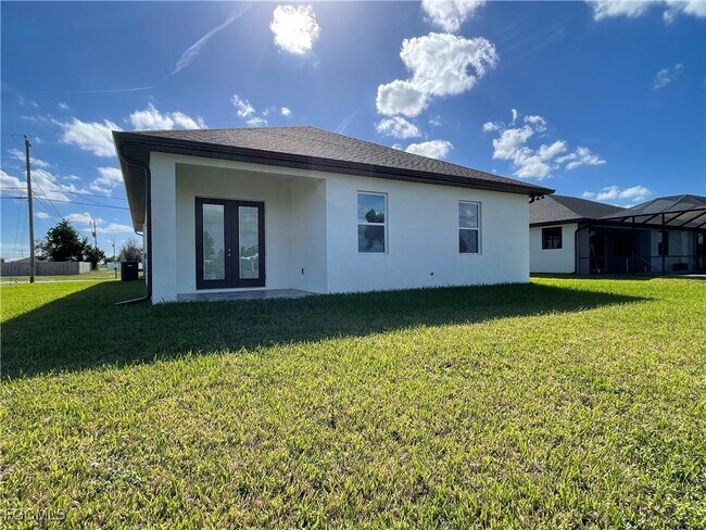 Building Photo - 721 NE 11th Terrace