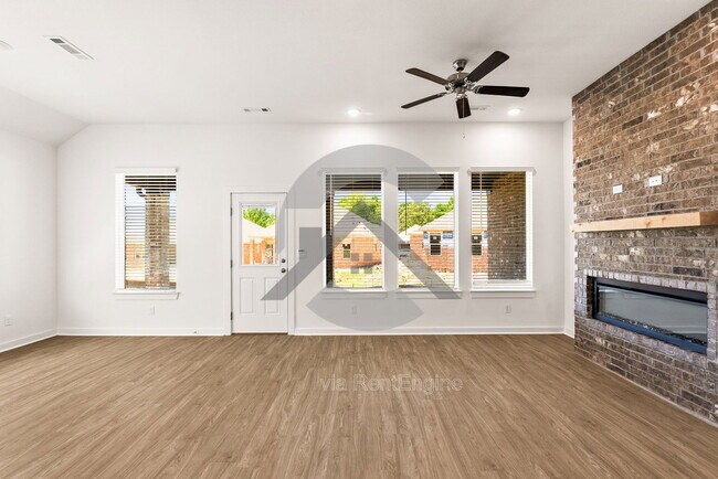 Building Photo - 623 Riley Ln