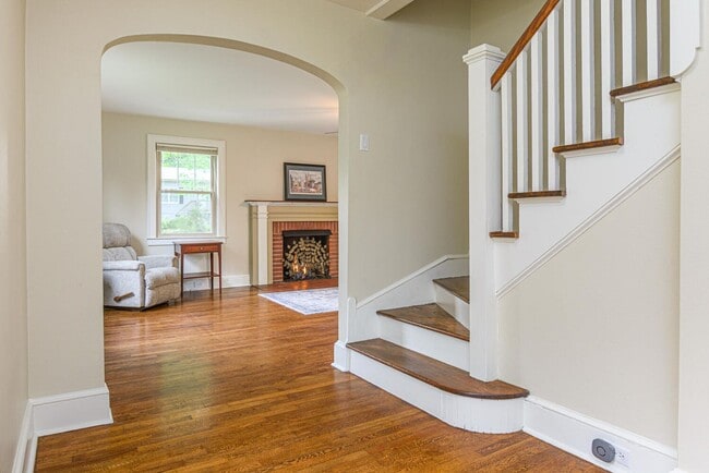 Building Photo - Charming Three-Bedroom Home East of Asheville