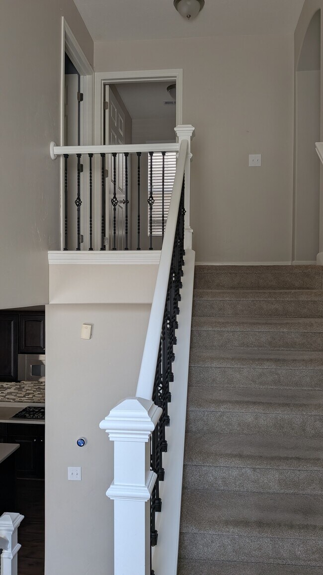 Building Photo - 10241 S Clarks Hill Dr