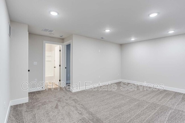 Building Photo - 8541 W 37th St N