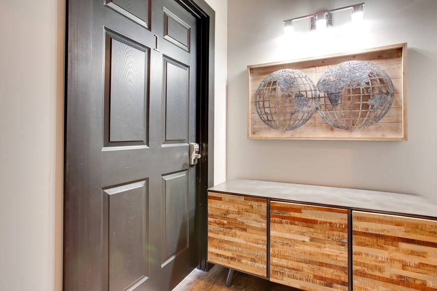 Building Photo - 130 N 5th St