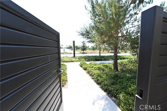 Building Photo - 105 Holly Springs