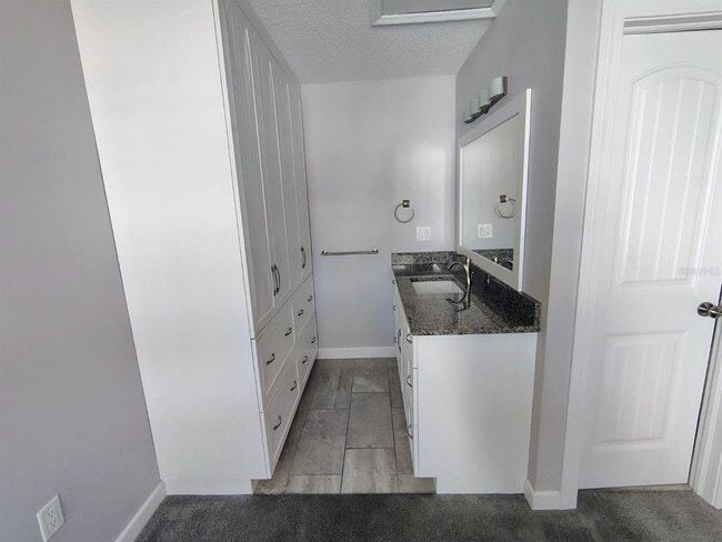 Building Photo - 453 Prestwick Pl