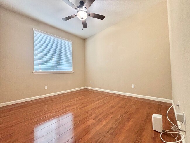 Building Photo - 12011 Country Garden Dr