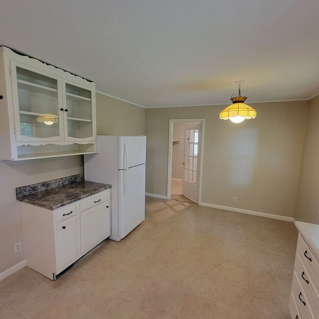 Building Photo - 3/1 Brick Ranch-Algood School Zone-Single ...