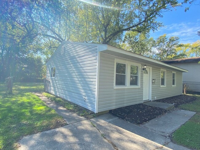 Building Photo - 3 Bedroom Home in Gary