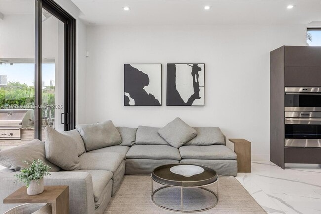 Building Photo - 3367 NE 168th St