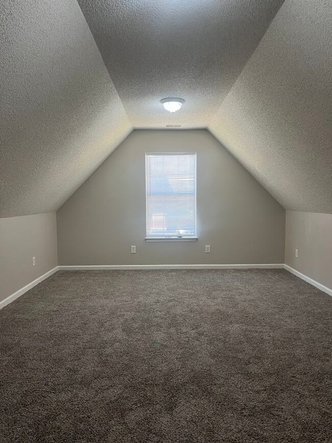 Building Photo - Available now. FULLY RENOVATED 3BR 2BA Hou...