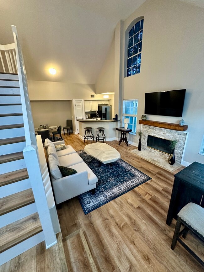 Building Photo - 13703 Richmond Park Dr N