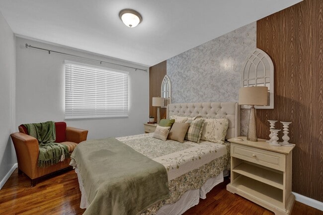 Building Photo - Fully furnished 3/1 AND all bills paid